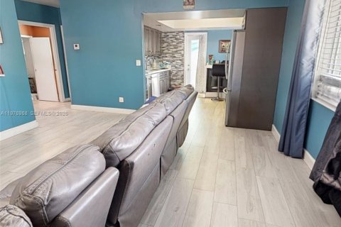 Commercial property in Hollywood, Florida 167.69 sq.m. № 2091391 - photo 19