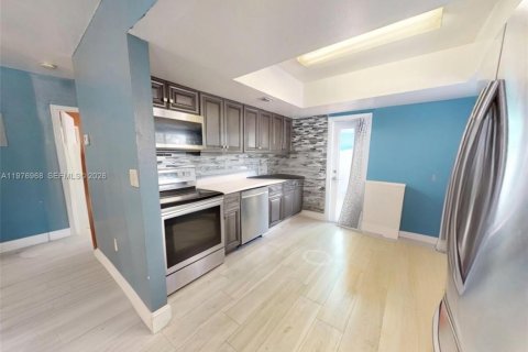 Commercial property in Hollywood, Florida 167.69 sq.m. № 2091391 - photo 13