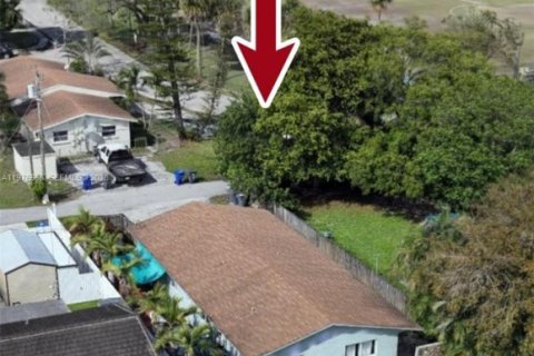 Commercial property in Hollywood, Florida 167.69 sq.m. № 2091391