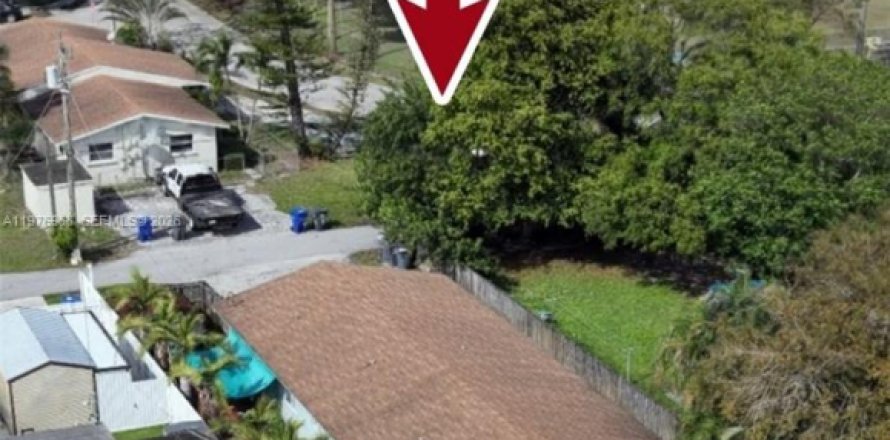 Commercial property in Hollywood, Florida 167.69 sq.m. № 2091391