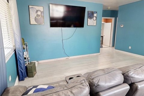 Commercial property in Hollywood, Florida 167.69 sq.m. № 2091391 - photo 20