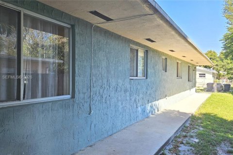 Commercial property in Hollywood, Florida 167.69 sq.m. № 2091391 - photo 4