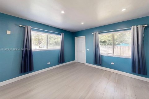 Commercial property in Hollywood, Florida 167.69 sq.m. № 2091391 - photo 15