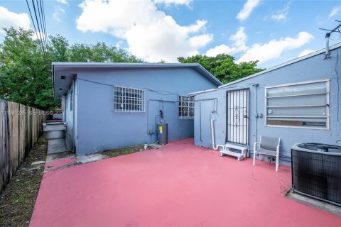 Immobilier commercial à vendre à Miami, Floride № 2051864 - photo 9