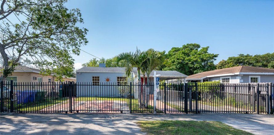 Immobilier commercial à Miami, Floride № 2051864