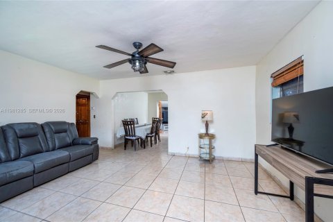 Immobilier commercial à vendre à Miami, Floride № 2051864 - photo 19