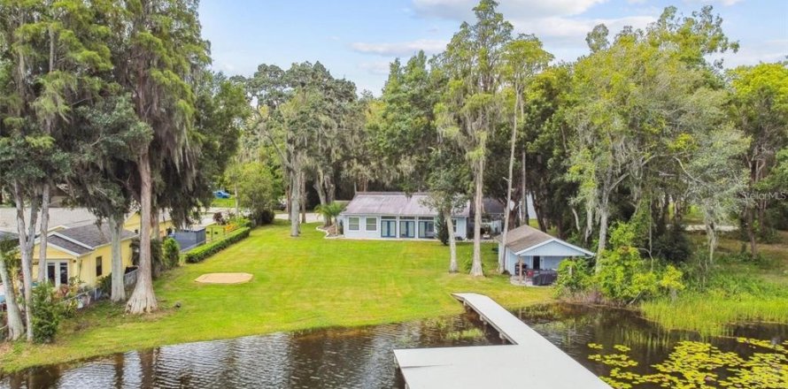 Villa ou maison à Lutz, Floride 5 chambres, 359.25 m2 № 2403217