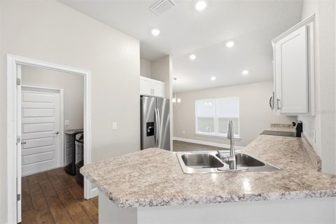 House in Spring Hill, Florida 4 bedrooms, 167.6 sq.m. № 2222445 - photo 11