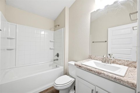 House in Spring Hill, Florida 4 bedrooms, 167.6 sq.m. № 2222445 - photo 22