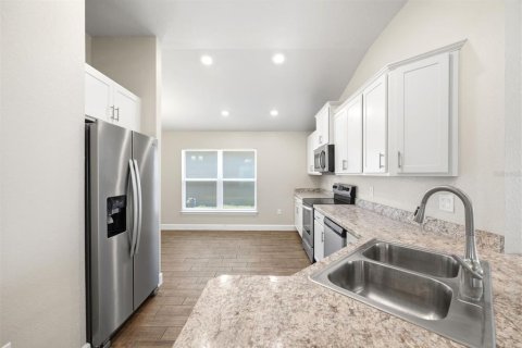 House in Spring Hill, Florida 4 bedrooms, 167.6 sq.m. № 2222445 - photo 10
