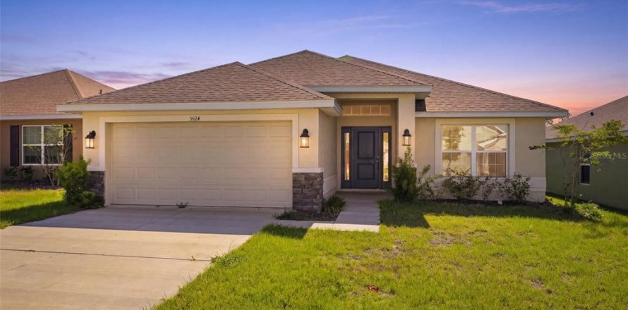 House in Spring Hill, Florida 4 bedrooms, 167.6 sq.m. № 2222445