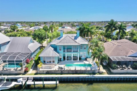 House in Apollo Beach, Florida 5 bedrooms, 371.61 sq.m. № 2092519 - photo 6