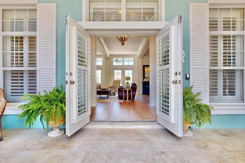 House in Apollo Beach, Florida 5 bedrooms, 371.61 sq.m. № 2092519 - photo 12