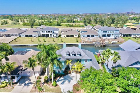 House in Apollo Beach, Florida 5 bedrooms, 371.61 sq.m. № 2092519 - photo 5