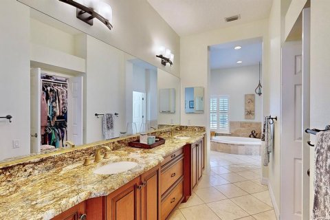 House in Apollo Beach, Florida 5 bedrooms, 371.61 sq.m. № 2092519 - photo 28