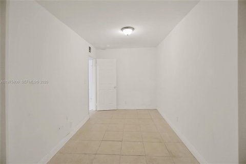 House in Riviera Beach, Florida 2 bedrooms, 46.45 sq.m. № 2040060 - photo 8