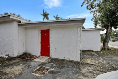 House in Riviera Beach, Florida 2 bedrooms, 46.45 sq.m. № 2040060