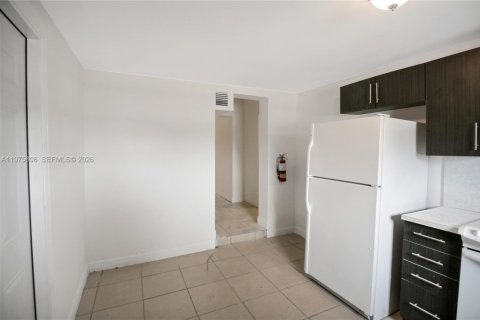 House in Riviera Beach, Florida 2 bedrooms, 46.45 sq.m. № 2040060 - photo 2