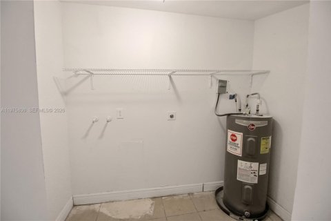 House in Riviera Beach, Florida 2 bedrooms, 46.45 sq.m. № 2040060 - photo 6