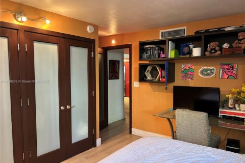 Condo in Key Biscayne, Florida, 3 bedrooms  № 1762688 - photo 15