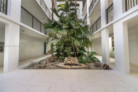 Condo in Key Biscayne, Florida, 3 bedrooms  № 1762688 - photo 24
