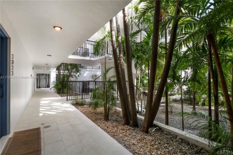 Condo in Key Biscayne, Florida, 3 bedrooms  № 1762688 - photo 23