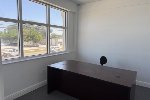 Commercial property in Clearwater, Florida 129.41 sq.m. № 2215123 - photo 2