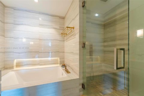 Condominio en venta en Sunny Isles Beach, Florida, 2 dormitorios, 151.8 m2 № 1928441 - foto 25