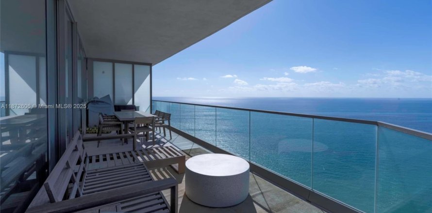 Condominio en Sunny Isles Beach, Florida, 2 dormitorios  № 1928441