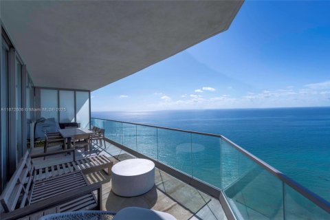 Condominio en venta en Sunny Isles Beach, Florida, 2 dormitorios, 151.8 m2 № 1928441 - foto 3