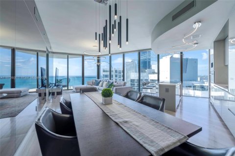 Condominio en venta en Sunny Isles Beach, Florida, 2 dormitorios, 151.8 m2 № 1928441 - foto 9