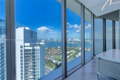 Condominio en venta en Sunny Isles Beach, Florida, 2 dormitorios, 151.8 m2 № 1928441 - foto 15