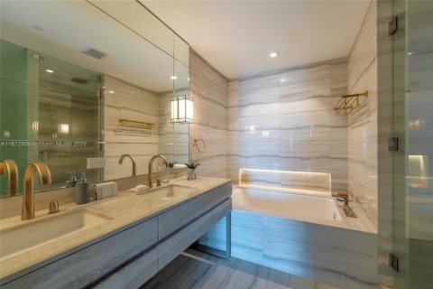 Condominio en venta en Sunny Isles Beach, Florida, 2 dormitorios, 151.8 m2 № 1928441 - foto 28