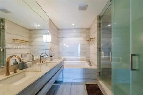 Condominio en venta en Sunny Isles Beach, Florida, 2 dormitorios, 151.8 m2 № 1928441 - foto 29