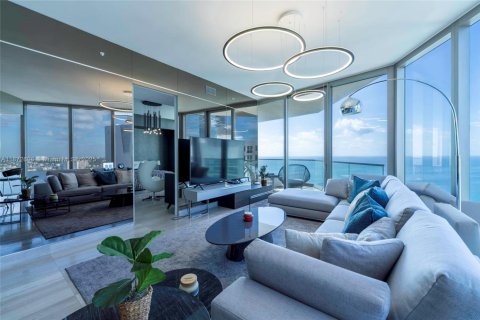 Condominio en venta en Sunny Isles Beach, Florida, 2 dormitorios, 151.8 m2 № 1928441 - foto 17