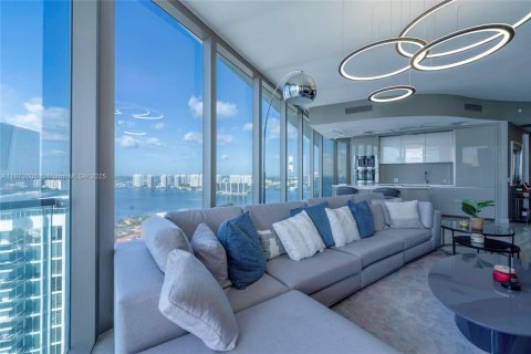 Condominio en venta en Sunny Isles Beach, Florida, 2 dormitorios, 151.8 m2 № 1928441 - foto 18