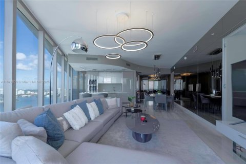 Condominio en venta en Sunny Isles Beach, Florida, 2 dormitorios, 151.8 m2 № 1928441 - foto 16
