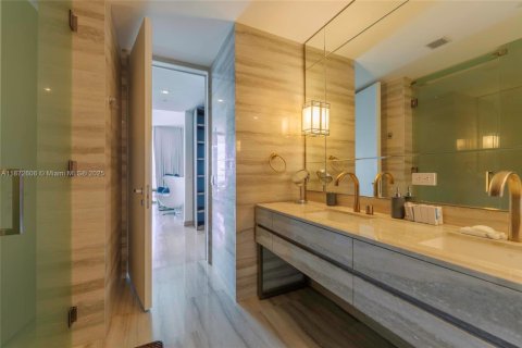 Condominio en venta en Sunny Isles Beach, Florida, 2 dormitorios, 151.8 m2 № 1928441 - foto 24