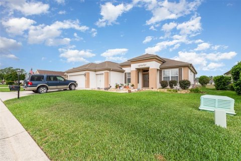 House in Summerfield, Florida 2 bedrooms, 173.73 sq.m. № 1784439 - photo 1