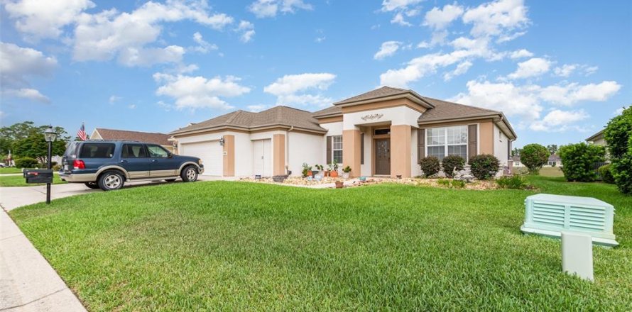 House in Summerfield, Florida 2 bedrooms, 173.73 sq.m. № 1784439