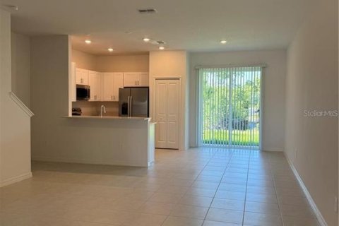 Touwnhouse à louer à Palmetto, Floride: 3 chambres, 154.78 m2 № 2399455 - photo 2
