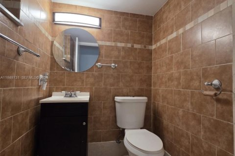 Condominio en alquiler en North Miami Beach, Florida, 1 dormitorio, 66.7 m2 № 2011144 - foto 14