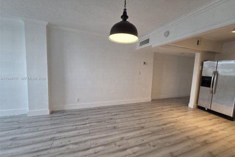 Condominio en alquiler en North Miami Beach, Florida, 1 dormitorio, 66.7 m2 № 2011144 - foto 7