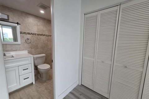 Condominio en alquiler en North Miami Beach, Florida, 1 dormitorio, 66.7 m2 № 2011144 - foto 10