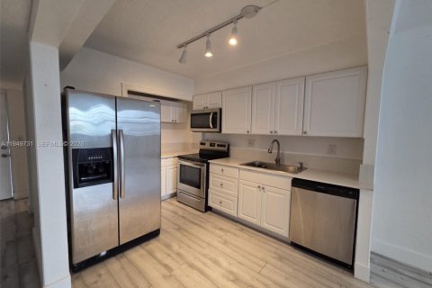 Condominio en alquiler en North Miami Beach, Florida, 1 dormitorio, 66.7 m2 № 2011144 - foto 5