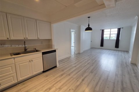 Condominio en alquiler en North Miami Beach, Florida, 1 dormitorio, 66.7 m2 № 2011144 - foto 6