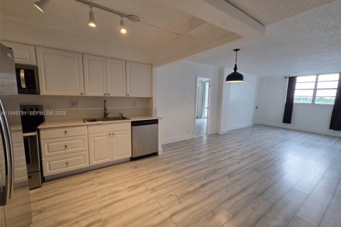 Condominio en North Miami Beach, Florida, 1 dormitorio  № 2011144