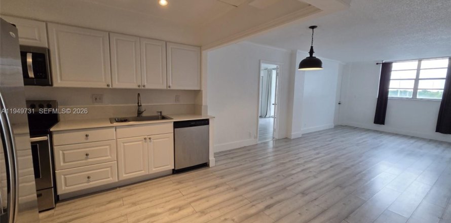 Condominio en North Miami Beach, Florida, 1 dormitorio  № 2011144