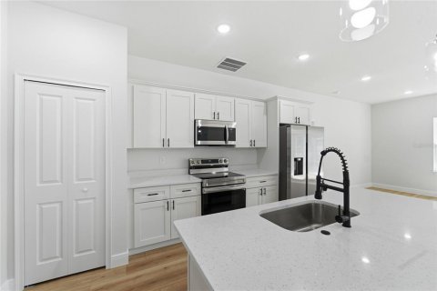 Villa ou maison à louer à Ocala, Floride: 4 chambres, 170.29 m2 № 2431154 - photo 8