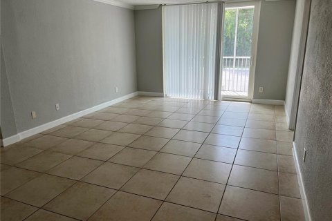 Condo in Sarasota, Florida, 2 bedrooms  № 1913069 - photo 2